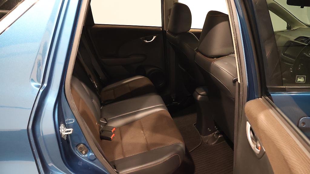 2013 Honda Fit Shuttle Hybrid Smart Selection image 349665