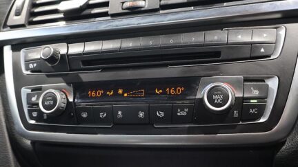 2013 BMW 320i Luxury image 349628