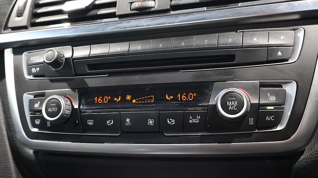 2013 BMW 320i Luxury image 349628
