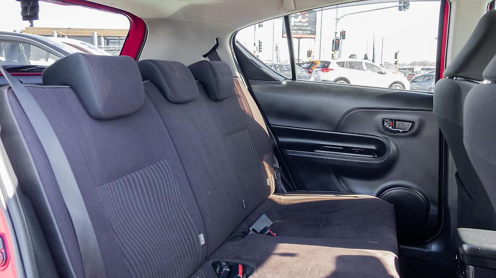 2014 Toyota Aqua F spec Hybrid Cruise control image 350824