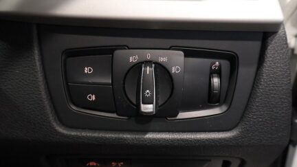 2013 BMW 320i Cruise Control + Reverse Camera image 349022