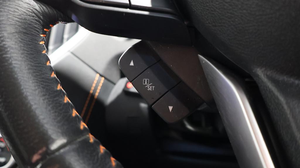 2017 Subaru XV 2.0i-L Eyesight Black Leather AWD image 346344