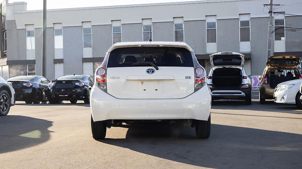 2012 Toyota Aqua F model spec push start, Hybrid image 347506