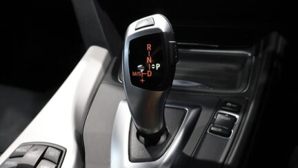 2012 BMW 320i Reverse Camera, Steering Wheel Controls image 348767