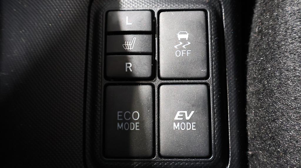 2015 Toyota Aqua S Model + Heated Seats image 347828