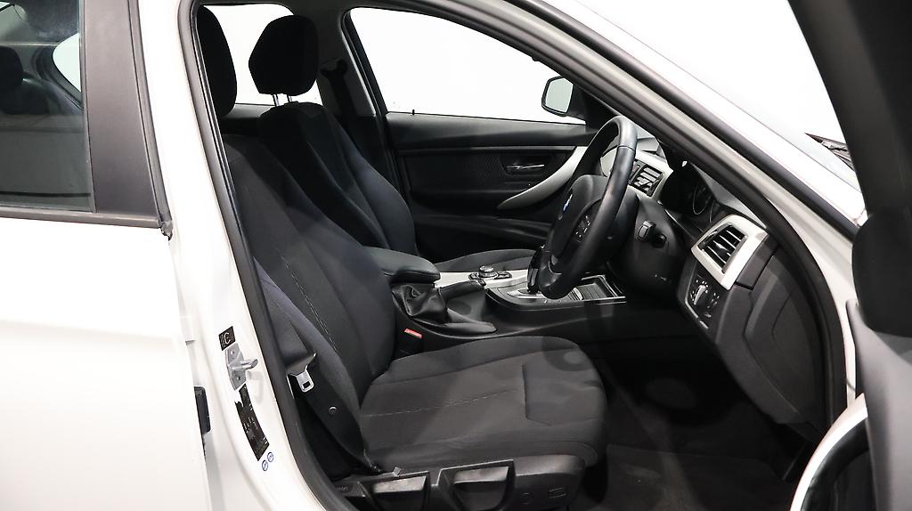 2013 BMW 320i 320i SE image 346885