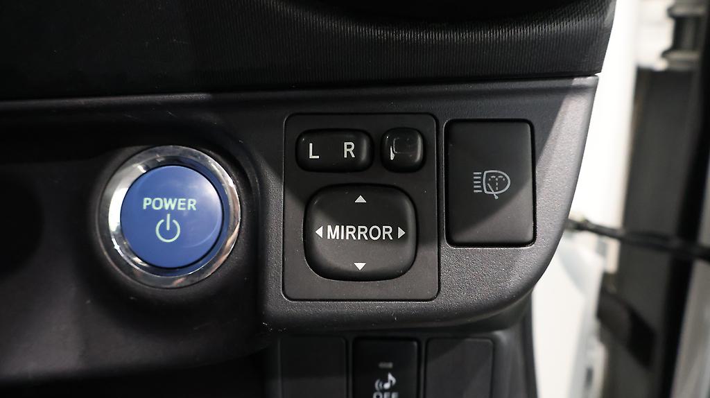 2012 Toyota Aqua S Model + Reverse Camera image 346407