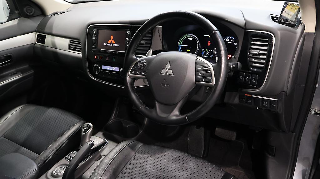2013 Mitsubishi Outlander PHEV G Navi Package 4WD image 351144
