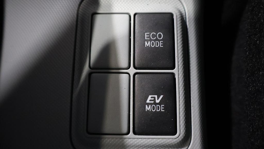 2012 Toyota Aqua S Model, Push Start image 352400