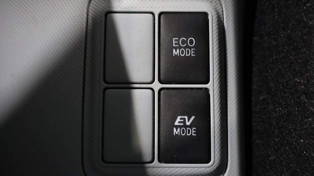 2013 Toyota Aqua S Model, Push Start, Reverse Camera image 348612