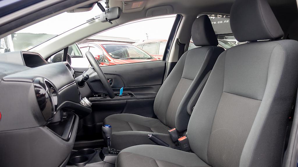 2016 Toyota Aqua Hybrid F spec Push start image 356986