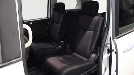 2013 Nissan Serena Hybrid Highway Star image 353068