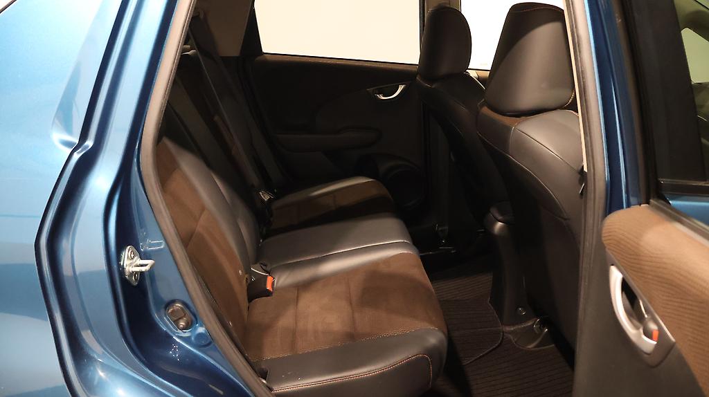 2012 Honda Fit Shuttle Hybrid Smart Selection image 353458