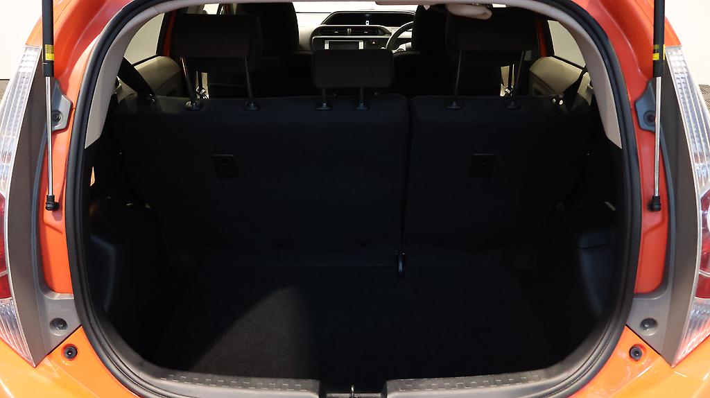 2012 Toyota Aqua Heated Seats, Push Button Start, Reverse Camera image 354571