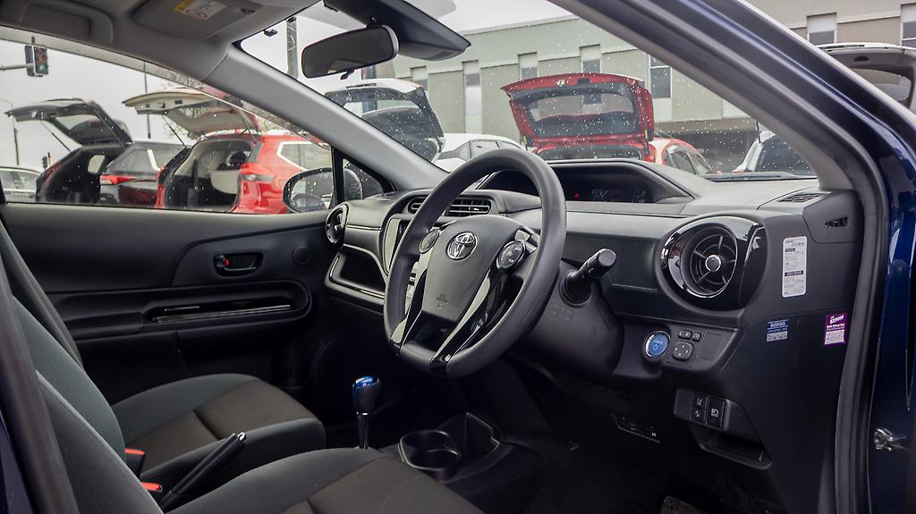 2016 Toyota Aqua Hybrid F spec Push start image 356982