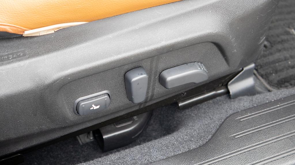 2015 Subaru Outback Limited AWD Front rear Heated seats image 356852