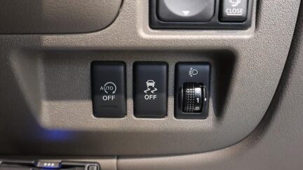 2016 Nissan March Bolero image 355356