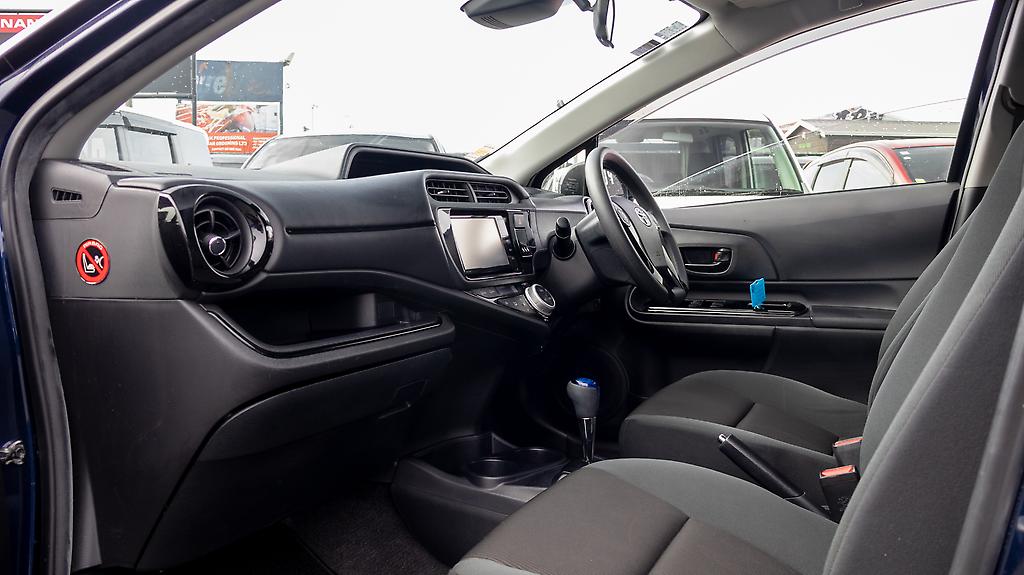 2016 Toyota Aqua Hybrid F spec Push start image 356988