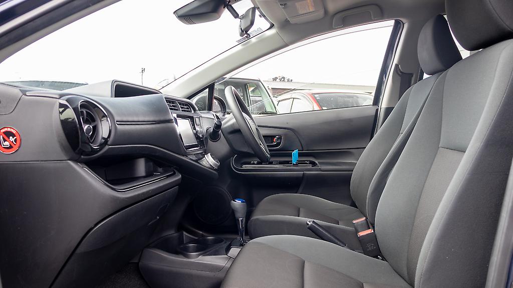 2016 Toyota Aqua Hybrid F spec Push start image 356987
