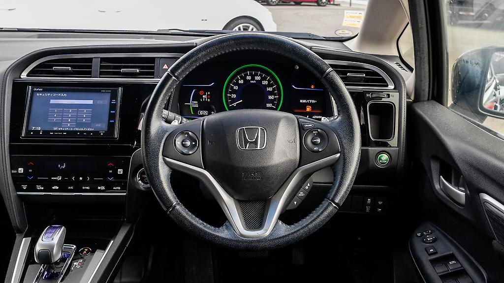 2015 Honda Shuttle Hybrid Z Half Leather Trim image 352734