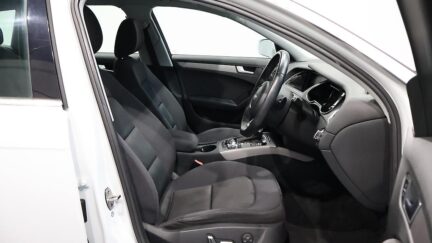 2013 Audi A4 Avant 2.0TFSI Quattro 4WD image 353611