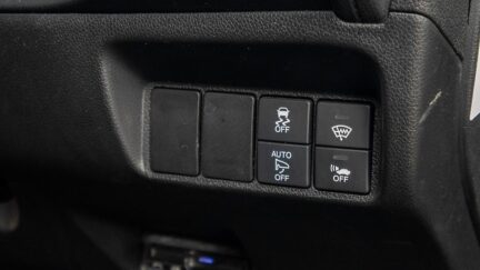 2015 Honda Shuttle Hybrid Z Half Leather Trim image 352736