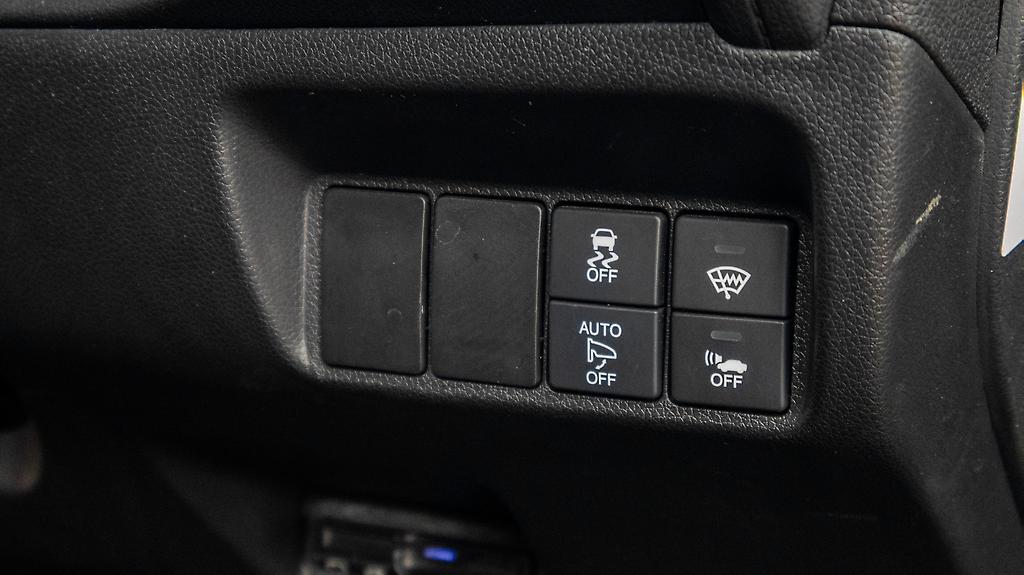 2015 Honda Shuttle Hybrid Z Half Leather Trim image 352736