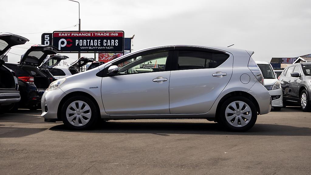 2013 Toyota Aqua Hybrid F spec , Push start image 357813