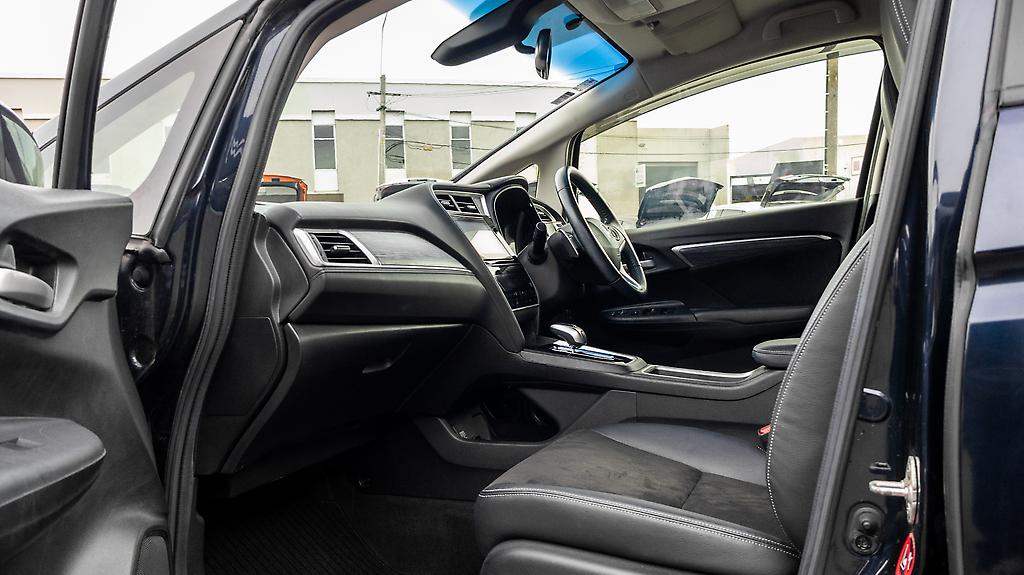 2015 Honda Shuttle Hybrid Z Half Leather Trim image 352737