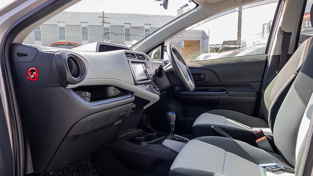 2014 Toyota Aqua F spec Hybrid Push start image 353193