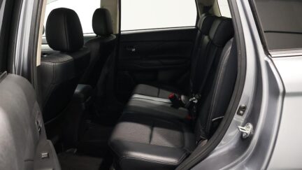 2013 Mitsubishi Outlander PHEV G Navi-Package 4WD image 355303