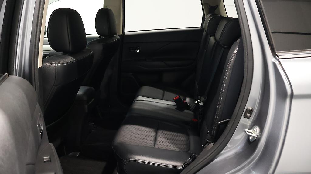 2013 Mitsubishi Outlander PHEV G Navi-Package 4WD image 355303