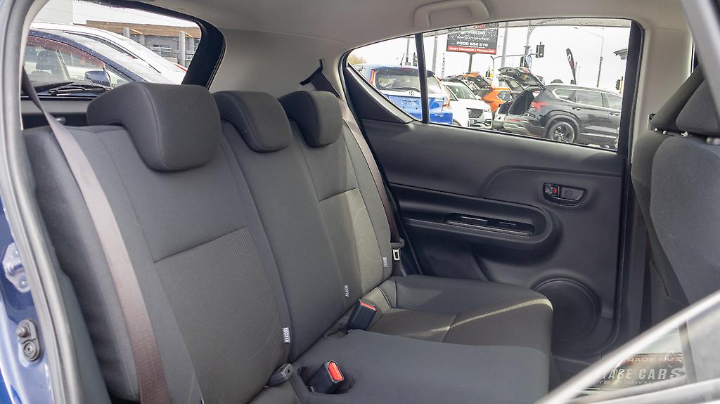 2016 Toyota Aqua Hybrid F spec Push start image 356979
