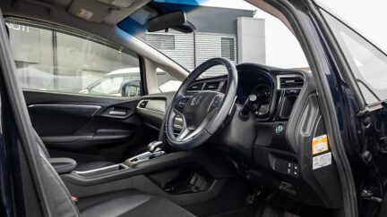 2015 Honda Shuttle Hybrid Z Half Leather Trim image 352732