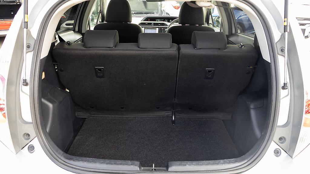 2013 Toyota Aqua Hybrid F spec , Push start image 357827
