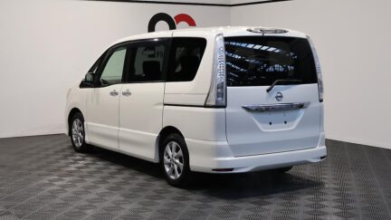 2013 Nissan Serena Hybrid Highway Star image 353063