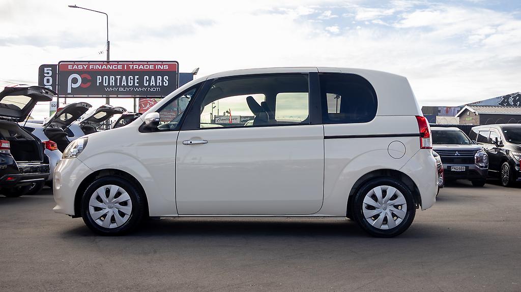 2013 Toyota Porte Cool shape  Spade model Push start image 356936