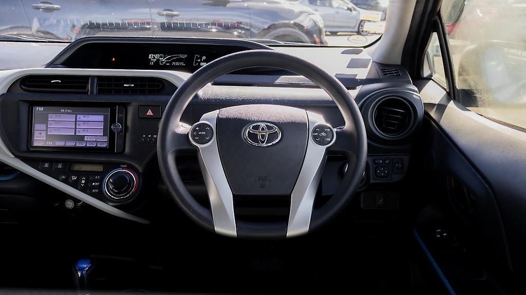 2014 Toyota Aqua F spec Hybrid Push start image 353189
