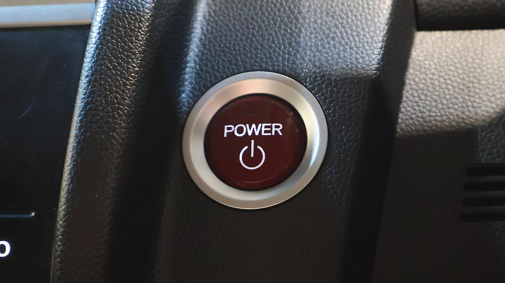 2015 Honda Fit Hybrid F Package image 354678