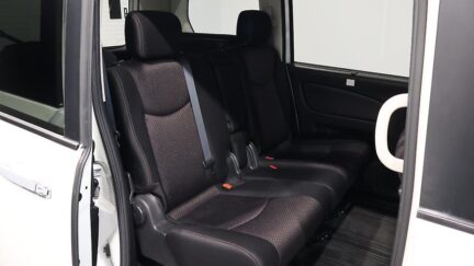 2013 Nissan Serena Hybrid Highway Star image 353069