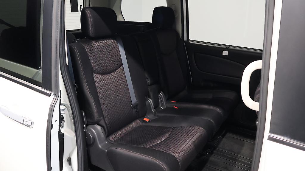2013 Nissan Serena Hybrid Highway Star image 353069