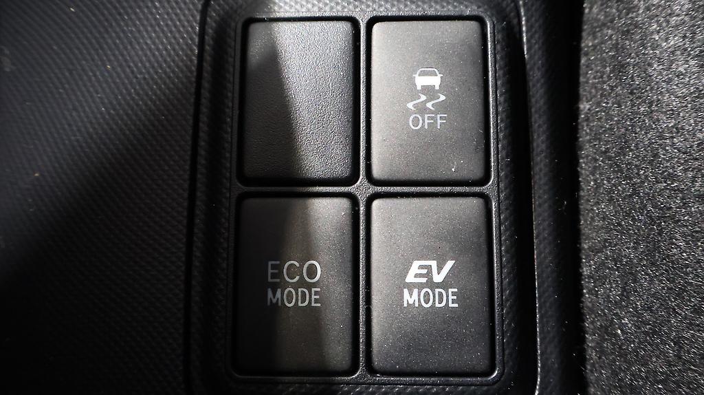2015 Toyota Aqua S MODEL + PUSH START + REVERSE CAMERA image 357914
