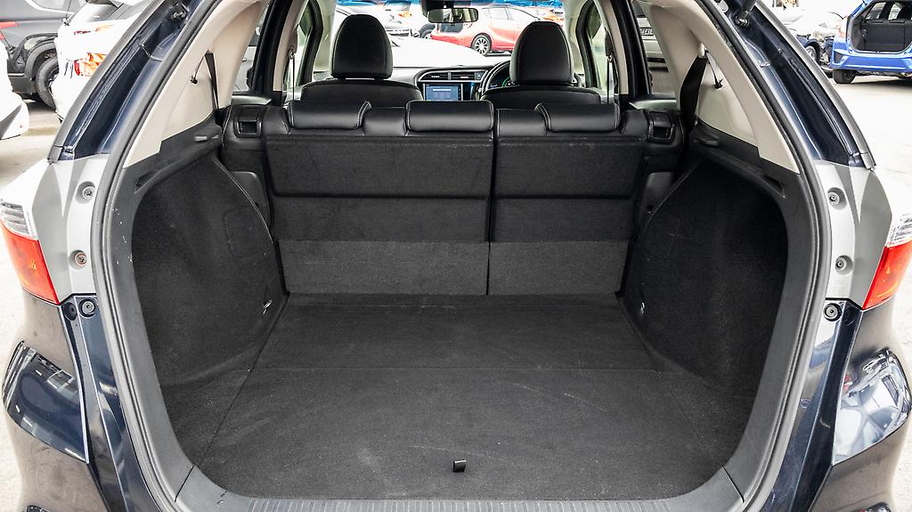 2015 Honda Shuttle Hybrid Z Half Leather Trim image 352740
