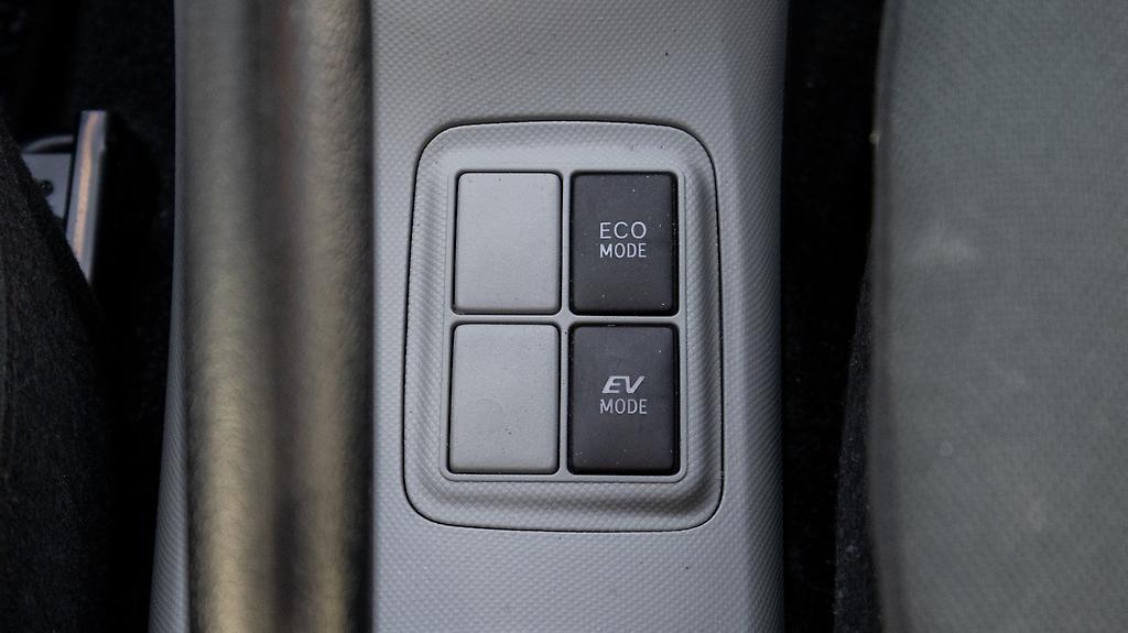 2014 Toyota Aqua F spec Hybrid Push start image 353187