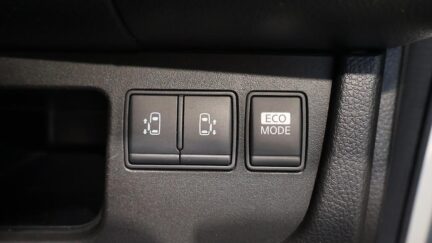 2013 Nissan Serena Hybrid Highway Star image 353076
