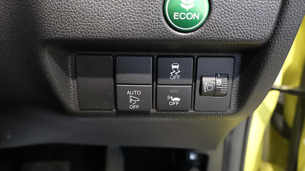 2015 Honda Fit Hybrid F Package image 354675