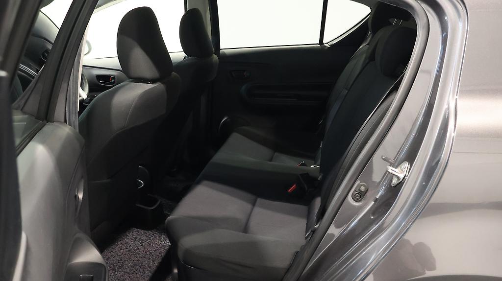 2015 Toyota Aqua S MODEL + PUSH START + REVERSE CAMERA image 357905