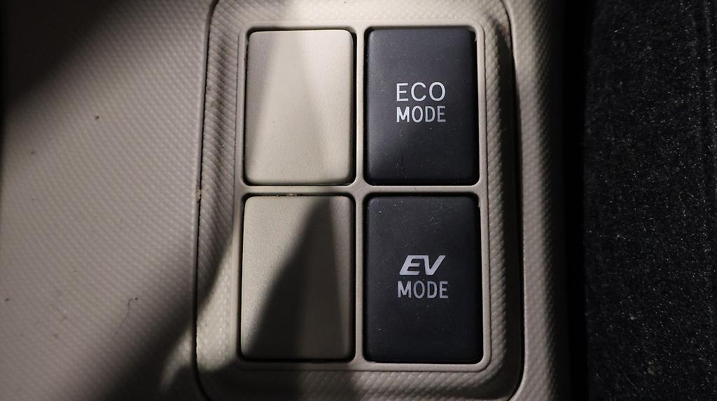 2013 Toyota Aqua Hybrid G MODEL – PUSH START image 357519