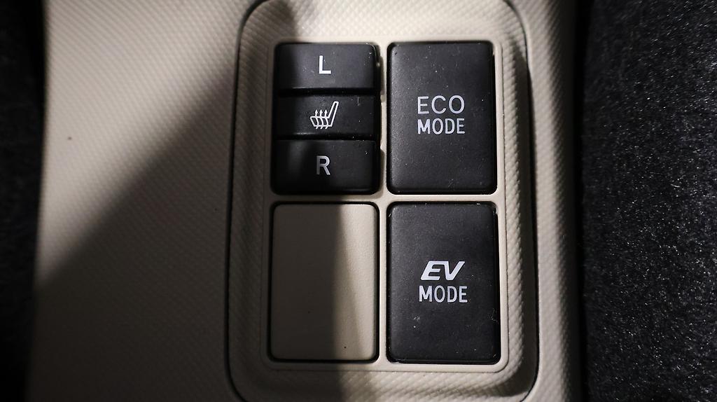 2013 Toyota Aqua S Model, Push Start, Reverse Camera image 355567