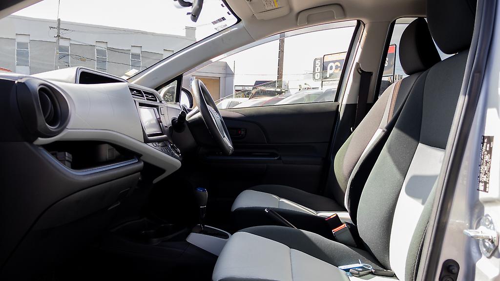 2014 Toyota Aqua F spec Hybrid Push start image 353192
